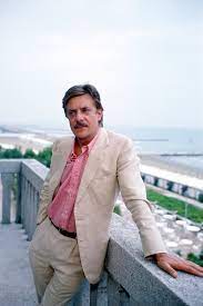 Sposato due volte, ha quattro figli tra cui adriano, che ha debuttato come attore con il film vincitore a locarno nel 2001. File Giancarlo Giannini 1 Jpg Wikipedia