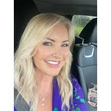 Amanda Gee's Instagram, Twitter & Facebook