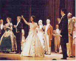 Violetta valery è una giovane cortigiana parigina, dedita al lusso e ai piaceri; La Traviata Opera Di Giuseppe Verdi Trama