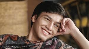 Jefri nichol berikan penjelasan pernah pemotretan mengenakan dress. Beri Santunan Ke Pemulung Netter Sebut Jefri Nichol Lelaki Idaman