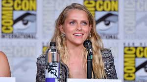 Wie mit ihren drei anderen kindern will teresa erneut stillen — auch wenn ihr so langsam die energie ausgeht. Bald Vierfach Mama Teresa Palmer Verrat Das Babygeschlecht Promiflash De