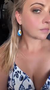 Introducing the Daisy Collection! Pick your color of background, daisy and  setting https://jennymaedesignsstore.etsy.com/listing/1749674393  #pressedflowers #flowers #resin #charleston #resinjewelry ...