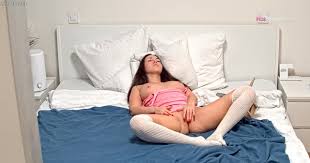 Leora's solo show - intimate moments