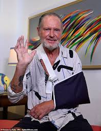 Nel corso dell'undicesima puntata, ilary blasi ha chiesto a massimiliano rosolino notizie sull'ex calciatore. Paul Gascoigne 53 Forced To Quit Italian Reality Show Due To Shoulder Injury Ali2day