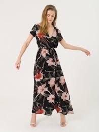 Le calzature ideali sotto abiti a tubino con maniche a giro proposti dai brand in tessuto jacquard effetto lurex o a trama floreale oppure. Abiti Lunghi Da Cerimonia A Fiori Tutto Per Lei