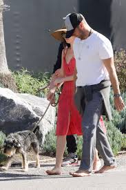 Born dakota mayi johnson on 4th october, 1989 in austin, texas, usa and educated at santa catalina chris martin is a 44 year old british singer. Dakota Johnson And Chris Martin Malibu 03 31 2019 Celebmafia
