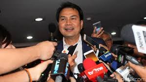 Kedatangan mereka diduga berkaitan dengan proses penggeledahan yang dilakukan penyidik kpk di rumah dinas wakil ketua dpr azis syamsuddin tersebut. Hampir Pasti Jadi Wakil Ketua Dpr Dari Golkar Azis Syamsuddin Bismillah