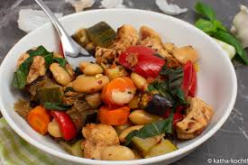 Ofengemüse mit kartoffeln gehört zu den leichtesten gerichten der welt. Buntes Ofengemuse Mit Hahnchen Und Weissen Bohnen Katha Kocht