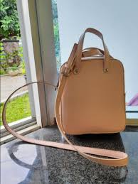 Membeli tas wanita branded dengan model terbaru perlu memperhatikan bahan tas wanita yang digunakan. Tas Wanita Handbag Tali Panjang Fesyen Wanita Tas Dompet Di Carousell