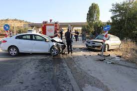 Elâzığ'da semtler arası ulaşım, minibüslerle, taksilerle ve her 8 dakikada bir kalkan belediye otobüsleriyle rahat ve hızlı bir şekilde sağlanmaktadır. Elazig Da Trafik Kazasi 4 Yarali Son Dakika Haberleri