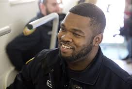 Roanoke police bring meals to seniors