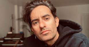 Louis Gee's Instagram, Twitter & Facebook