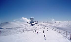 Η απογείωση στην θέση στύγα του χιονοδρομικού κέντρου καλαβρύτων βρίσκεται σε υψόμετρο 2330μ. Eyxaristhrio Toy Lykeioy Kalabrytwn Pros Aristarxo Kai Xionodromiko Kentro Kalavrytapress