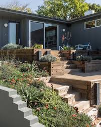 Leave A In The Comments If You D Love To Come Home To This Striking Plant Filled Front Entry Design By Elysia In 2020 Outdoor Gardens Garden Design City Garden