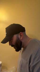 Chato sacando un tesoro escondido. 😂 A qué Chatito