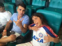 Vídeos, traduções e muito mais. Com Camisa Do Bahia Filho De Ivete Sangalo Acompanha Rodada Dupla Na Fonte Nova Voz Da Bahia