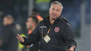 Pagina oficială a echipei cfr 1907 cluj the official page of cfr 1907 cluj team. Um U21 Regel Zu Umgehen Cluj Coach Petrescu Wechselt 18 Jahrigen Nach 24 Sekunden Aus Transfermarkt