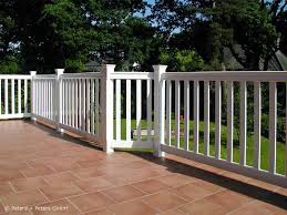 Gelander Fur Balkon Garten Und Terrasse Hartholz Weiss Ral Mit 25 Jahren Garantie Massanfertigung Veranda Gelander Balkon Holz Terrasse Zaun