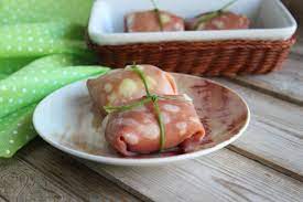 Tagliate ogni fetta di mortadella in quattro spicchi. Ricetta Fagottini Di Mortadella Antipasto Ricetta Ricette Antipasti Idee Alimentari