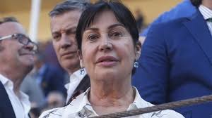 Catherine lópez es el nombre de la actriz que interpretó a fabiola en luis miguel la serie y quien reaparecería en el siguiente episodio del drama, 'mamá, mamá' (1×06). Carmen Martinez Bordiu A Luis Miguel El Chatarrero Y A Agatha Les