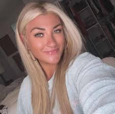 This is Katie Bullard, a registered nurse from Villa Rica Georgia who has  committed her life to caring for others. And right now, she's the one who  needs OUR support. ❤️ My