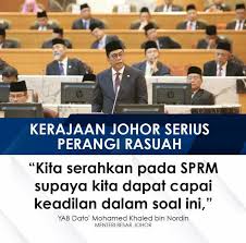 01:06 bekas exco perumahan dan kerajaan tempatan johor, datuk abdul latif bandi, 53 tahun dilepas dan dibebaskan daripada 37 pertuduhan rasuah, termasuk empat pertuduhan pengubahan wang haram berjumlah lebih rm30 juta. Kenyataan Akhbar Yab Datuk Seri Mohamed Khaled Nordin Menteri Besar Johor Berhubung Penahanan Yb Datuk Abd Latif Bandi Umno Bahagian Pasir Gudang