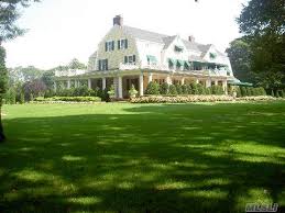 Garden City S Most Majestic Home Is For Sale Built In 1908 And Located On The Hill Completely Rejuvenated And Mechan Garden City Ny Big Houses Gambrel Style