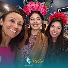 TB Little things fill my heart, and meeting these ladies last Friday was  one of them. It is so beautiful to see the next generation of Latinas  supporting each other and creating