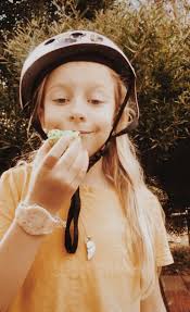 Maeve, Clementine and Elky Stoertebecker stopped in for some cake