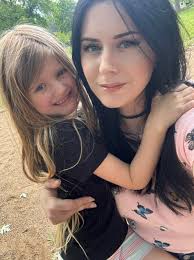 Girl dads, I need your advice. My daughter is 10½ and has school photos  this week. A salon quoted me $160 for highlights or $120 for “face-only”  highlights. I'm really not comfortable