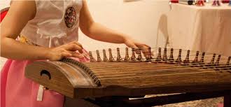 Alat musik merupakan sejenis instrumen yang diciptakan serta dimodifikasi guna menghasilkan musik dan irama tertentu. Jenis Alat Musik Sanggar Model