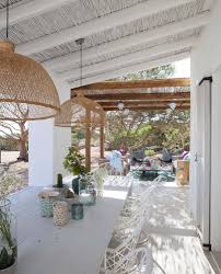 Une Maison Blanche Pour Des Vacances En Bleu A Formentera Planete Deco A Homes World Maison De Vacances Maison Petite Maison A Vendre