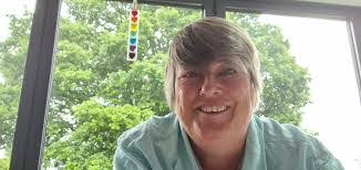 Eileen Best's Instagram, Twitter & Facebook