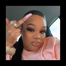 Daisy Ross's Instagram, Twitter & Facebook