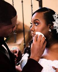 Bumble couple 'hive' it all