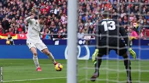 Real madrid, atletico madrid karşısında 88'de karim benzema'nın golüyle eşitliği sağladı ve şampiyonluk yarışının içinde kaldı. Atletico Madrid 1 3 Real Madrid Gareth Bale Scores 100th Real Goal In Derby Win Bbc Sport