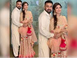 A complaint of cheating was lodged against bollywood actor shilpa shetty kundra, her husband raj kundra and others for allegedly defrauding an investor in a gold scheme, police said on thursday. Watch Shilpa Shetty And Her Husband Raj Kundra Dance To Punjabi Song Lamberghini At A Family Wedding Hindi Movie News Times Of India