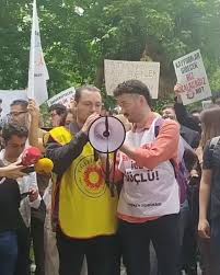 Bilgi Üniversitesi öğrencileri eylemde. Süresiz oturma nöbeti kararı  alındı:, “Okulumuzu terk etmiyoruz!”, 🎥 @21yusufcelk , #bilgiüniversitesi