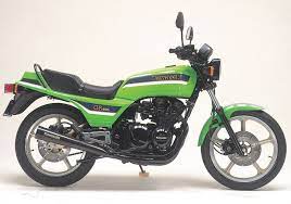 カワサキ z400gp 1982 1983 空冷４ストロークdohc２バルブ直列４気筒 最高出力48ps 10500rpm 古いバイク カワサキ カワサキのバイク