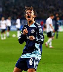 The home of fc schalke 04 on bbc sport online. Rafinha Do Flamengo E Eleito Para O Time Do Seculo Xxi Do Schalke 04 Lance