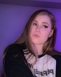 Alissa Carpenter's Instagram, Twitter & Facebook