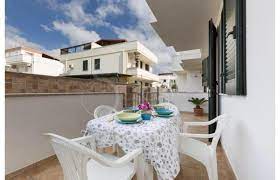 Inoltre, sono dotate di lavatrice e bagno privato con bidet. Privato Affitta Appartamento Vacanze Torre San Giovanni Ampio E Luminoso Trilocale Annunci Ugento Frazione Marina San Giovanni Rif 218576