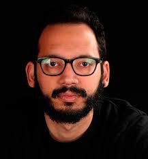 El escritor Rodrigo Blanco Calderón visita la Facultad de Comunicación