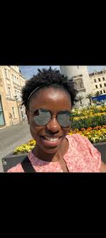 Being a lady isn't easy at all ,attachments alone cost about 6k, and we  haven't even started talking about the stylist's fees🥲. Abeg, if you see a  babe anywhere, just bless her