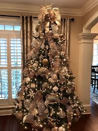 The right christmas lights can give a very artistic and contemporary. Found On Bing From Www Pinterest Com Mx In 2020 Elegant Christmas Trees Gold Christmas Tree Decorations Christmas Tree Decorations