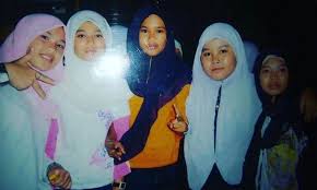 Sempoi janna nick nyanyi lagu akan bercinta kat kedai mamak. Gambar Family Janna Nick