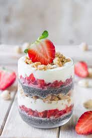 Spring Strawberry Layer Cake In A Glass Use Your Noodles Resep Resep