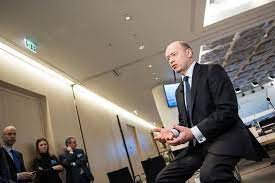 At deutsche bank, we're changing what it means to be a bank. Deutsche Pays Investment Bank Risk Takers 1 5m Each Financial News