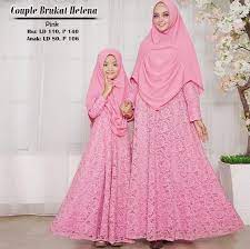 Acara selanjutnya ibu saya memberikan hantaran secara simbolis kepada ibu bella. 20 Model Baju Muslim Couple Ibu Dan Anak Terbaru 2020