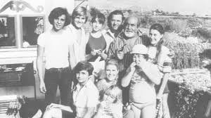 Allí pasarán un verano inolvidable, entablando una especial amistad con los adultos chanquete, un pescador del lugar que vive en un barco, y julia, una pintora. La Impronta De Verano Azul El Mundo